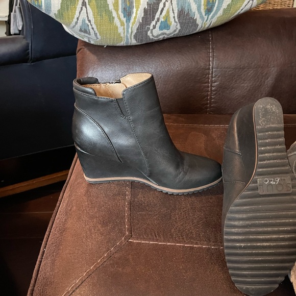 NATURALIZER “SOUL” WOMEN’S ANKLE BOOTS. BLACK IN COLOR, SUPER COMFY. - Picture 9 of 10